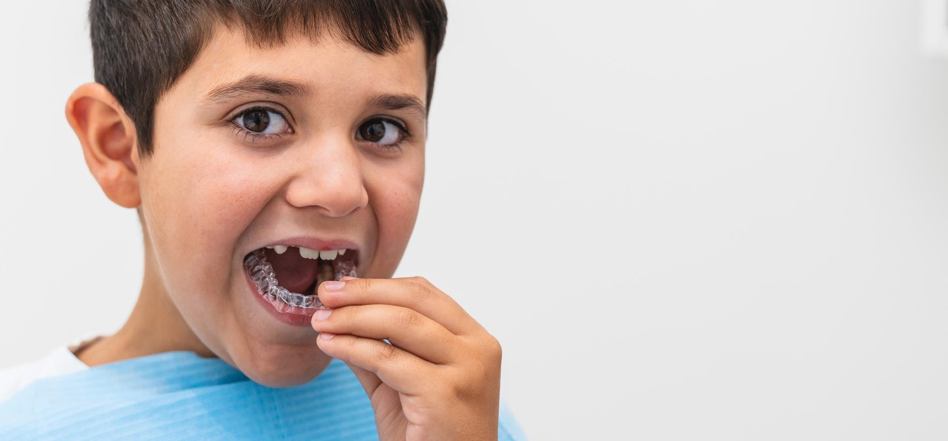 Dentist explaining a screening result to a parent